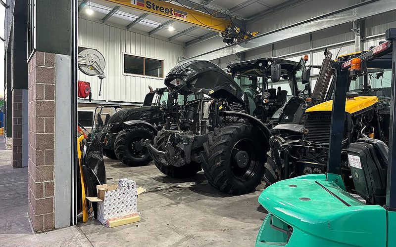 service_equipment-specialists-2